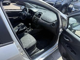 Fiat Punto 1.2I picture 12