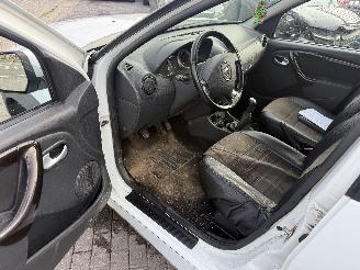 Dacia Duster 1.6I picture 20