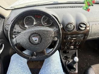 Dacia Duster 1.6I picture 6