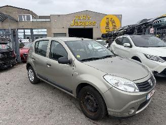 krockskadad bil auto Dacia Sandero 1.2B 2010/5