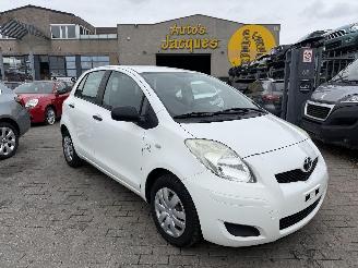 skadebil auto Toyota Yaris 1.0 5D 2011/2