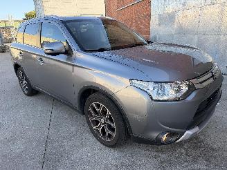 Damaged car Mitsubishi Outlander 2.2 DID AWD 4X4 2014/6