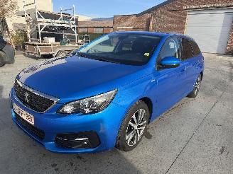 Vaurioauto  passenger cars Peugeot 308 1.2 PURETECH 2021/3