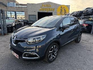 Vaurioauto  passenger cars Renault Captur ZEN TCE 90 2014/9