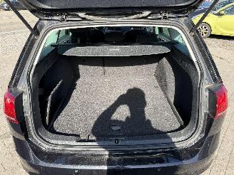 Volkswagen Golf 1.6 TDI AUTOMAT picture 16