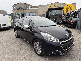 Unfallwagen Peugeot 208 1.2 STYLE 2017/8