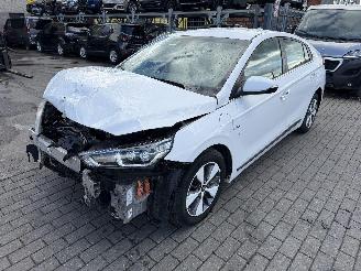 Hyundai Ioniq PLUG-IN HYDBRID picture 2