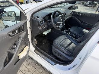 Hyundai Ioniq PLUG-IN HYDBRID picture 6