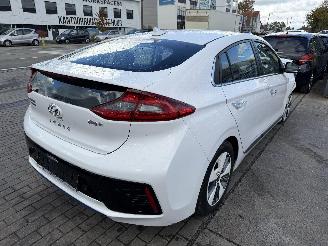Hyundai Ioniq PLUG-IN HYDBRID picture 10