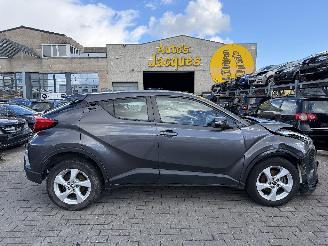 Voiture accidenté Toyota C-HR 1.2 TURBO 2WD 2019/1