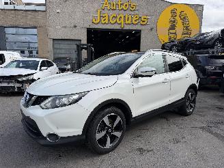 damaged passenger cars Nissan Qashqai 1.2 DIG-T TEKNA 2014/10