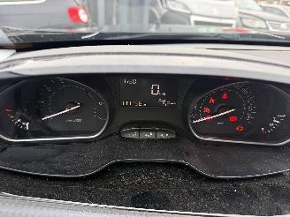 Peugeot 2008 1.2 ACCESS picture 17