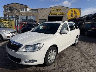 uszkodzony samochody osobowe Skoda Octavia 1.6 CR TDI 2012/2