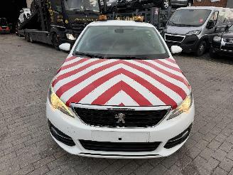 Peugeot 308 1.2I picture 2