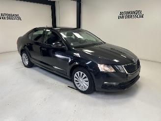 krockskadad bil auto Skoda Octavia DSG 2019/2