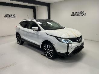 krockskadad bil auto Nissan Qashqai EDITION 2014/4