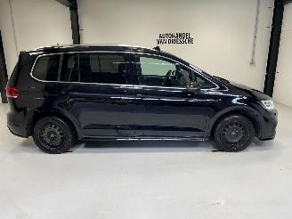 Volkswagen Touran R-LINE /DSG/PANO picture 2