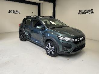 Damaged car Dacia Sandero LPG + ESSENCE 2025/10