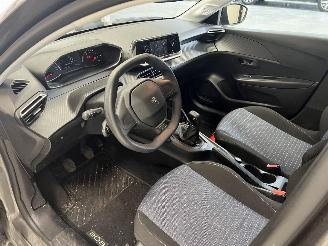 Peugeot 208  picture 13