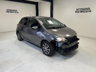 damaged passenger cars Toyota Yaris  2019/3