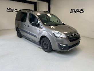 krockskadad bil auto Citroën Berlingo XTR 2016/3