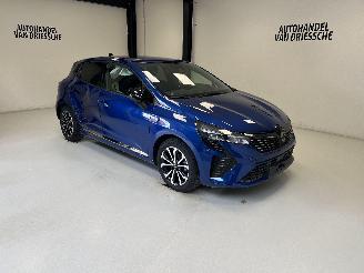 Damaged car Renault Clio TECHNO 2025/8