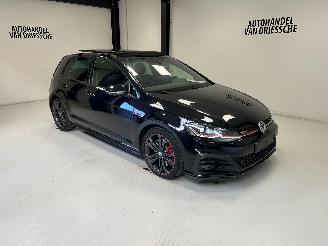 krockskadad bil auto Volkswagen Golf GTI 2019/3