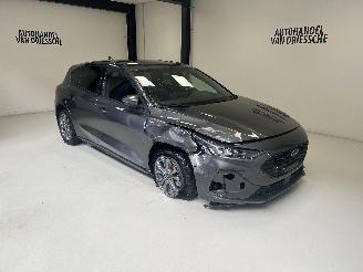 krockskadad bil auto Ford Focus ST-LINE 2023/2