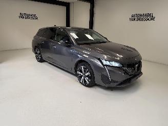Damaged car Peugeot 308 ALLURE PLUG IN 2022/8