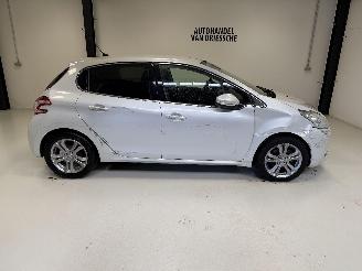 damaged passenger cars Peugeot 208 ALLURE 2014/2