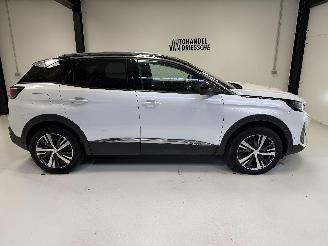 Vaurioauto  passenger cars Peugeot 3008 ALLURE 2021/3