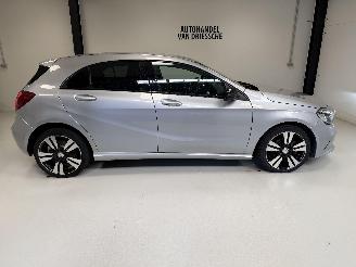 krockskadad bil auto Mercedes A-klasse 4MATIC 2017/10