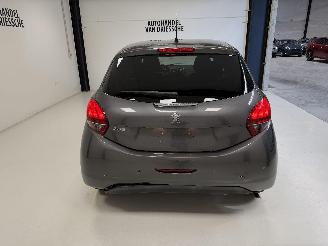 Peugeot 208 SIGNATURE picture 4