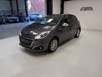 Peugeot 208 SIGNATURE picture 6