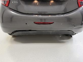 Peugeot 208 SIGNATURE picture 8