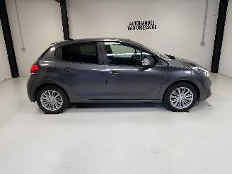 Voiture accidenté Peugeot 208 SIGNATURE 2019/12