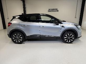 krockskadad bil auto Renault Captur INTENS 2023/5