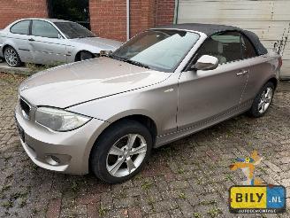 Coche siniestrado BMW 1-serie BMW E88 118i N43 kaschmir-silver metallic 2012/1