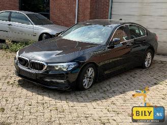 Coche siniestrado BMW 5-serie BMW G30 520D B47 black sapphire metallic 2017/1