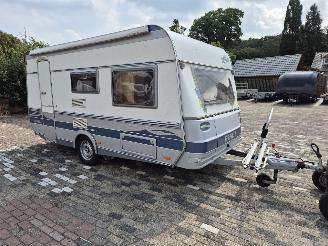 krockskadad bil caravan Fendt  450 QB 2002/1