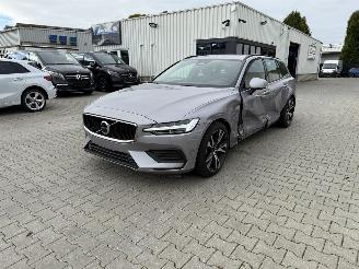 Vaurioauto  passenger cars Volvo V-60 Volvo V60 B4 Kombi Core MildHybrid 2025/6