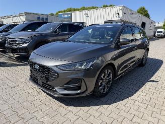 Unfallwagen Ford Focus ST-Line Automatik 2025/6