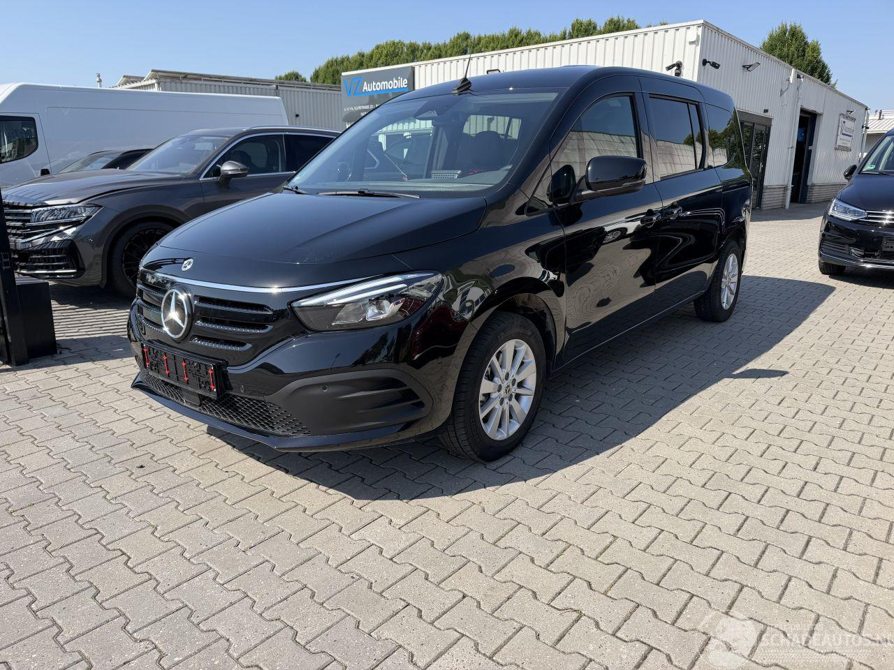 Mercedes  Nieuw model EQT 200 lang XL