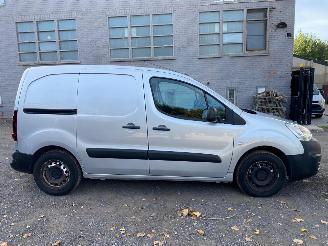 krockskadad bil bedrijf Citroën Berlingo 1.6 2017/6