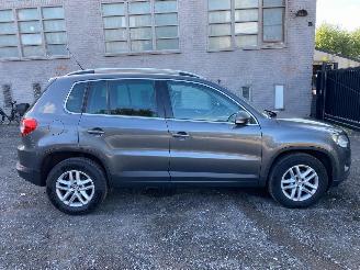 krockskadad bil auto Volkswagen Tiguan 2.0 TDI 2011/1