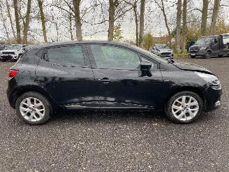skadebil auto Renault Clio LIFE 2020/2