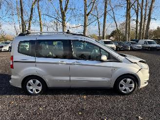 damaged passenger cars Ford Tourneo Custom TOURNEO COURIER TREN 2015/1