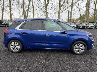 damaged passenger cars Citroën C4-picasso PICASSO II 2017/3