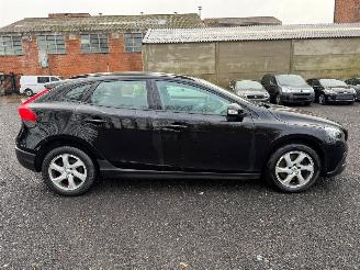krockskadad bil auto Volvo V-40 1.9 D 2017/10