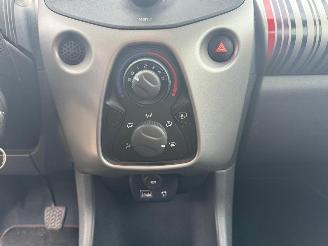 Peugeot 108 1.0 picture 27